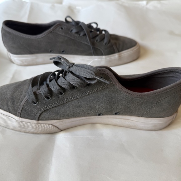 DC Gray Suede Manual S- Men 10.5- This shoe is built to skate. - Picture 4 of 7